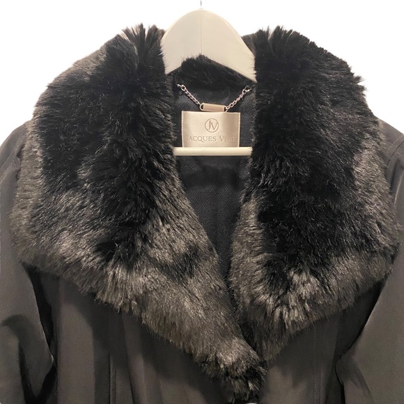 Jacques Vert black coat with faux fur collar and cuffs and toggle closure - Picture 2 of 10